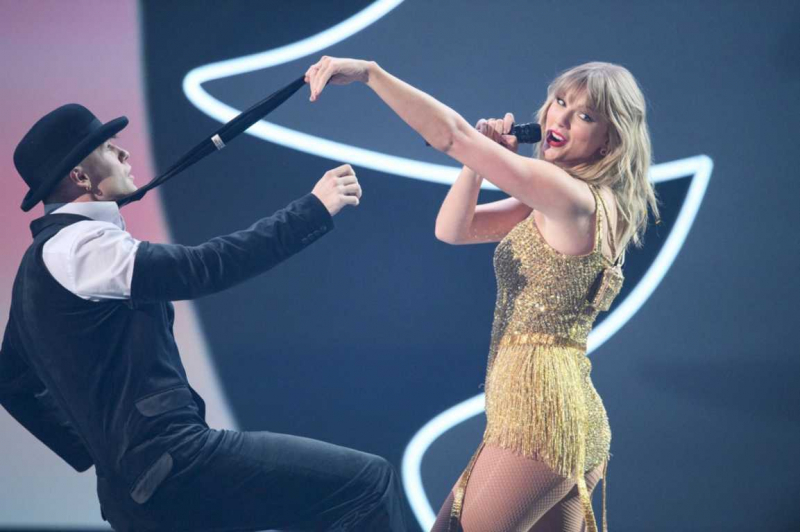 Taylor Swift 2019 Amerikan Müzik Ödülleri etkinliğinde