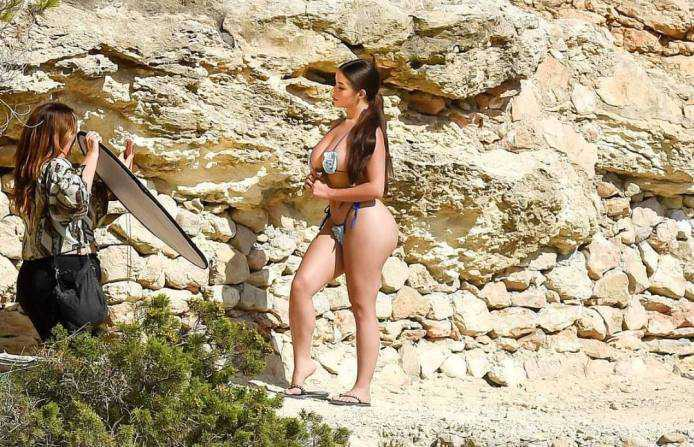 Demi Rose Mawby bikini ile Ibiza'da