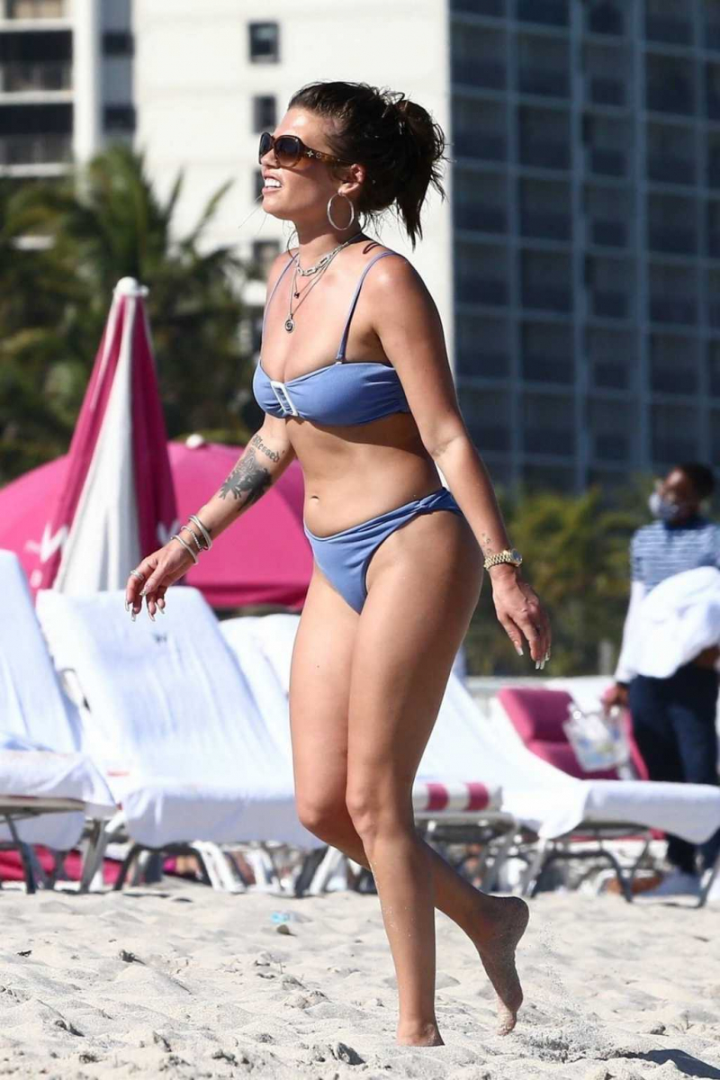 Chanel West Coast bikini ile Miami plajında
