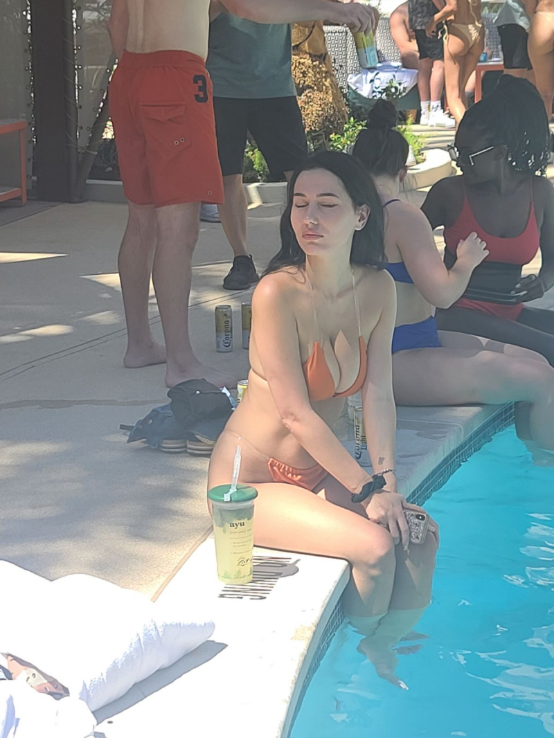 Iva Kovacevic bikiniyle Las Vegas'ta