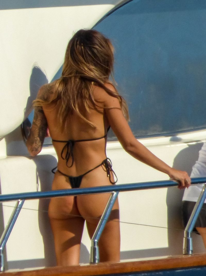Vanessa Sierra bikini ile Mykonos'ta botta