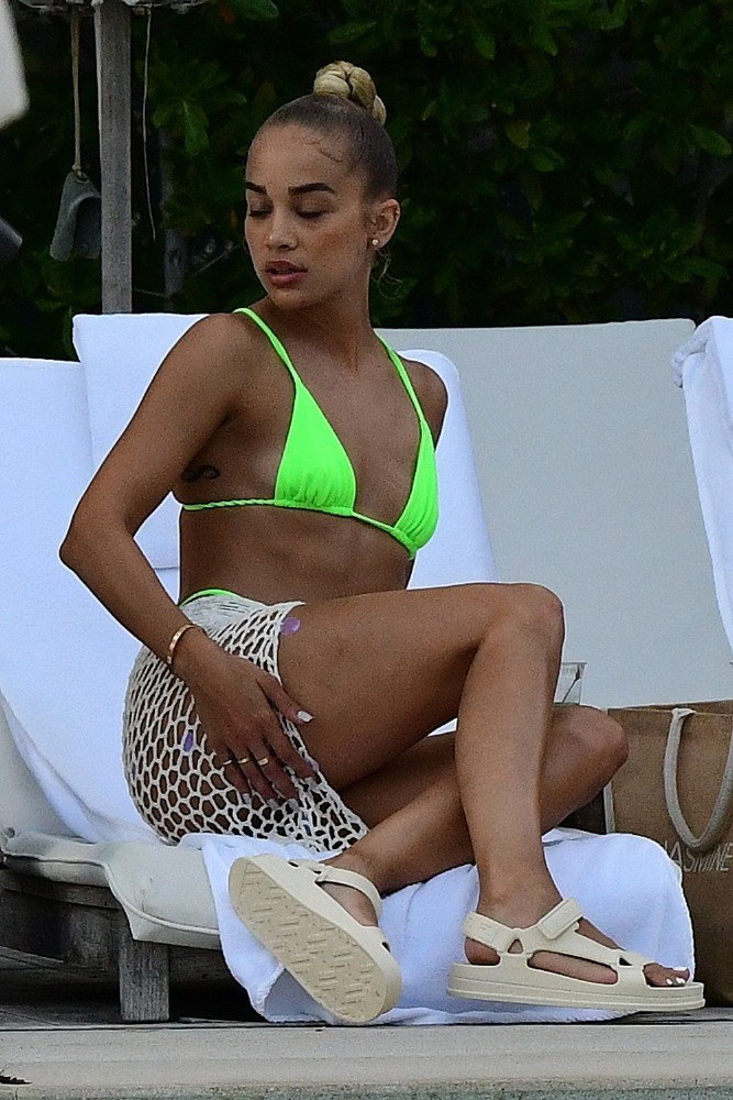 Jasmine Sanders yeşil bikiniyle Miami'de