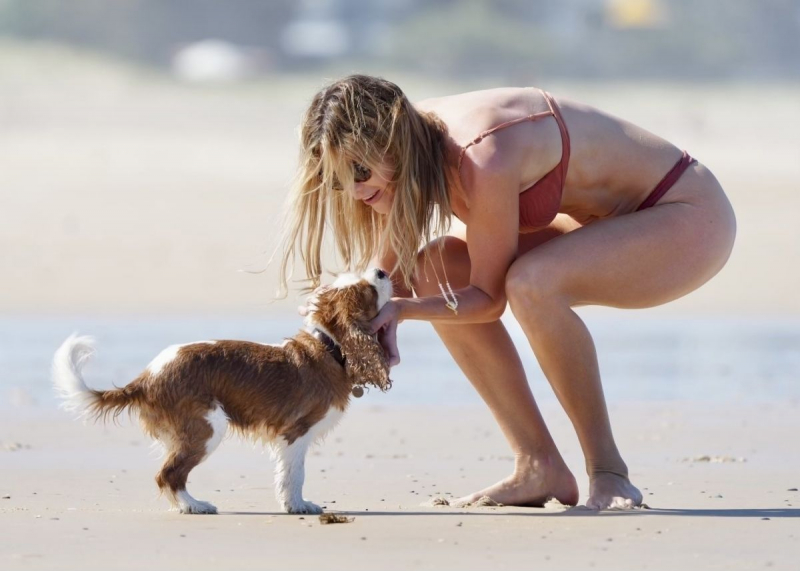Megan Marx bikiniyle Gold Coast'te