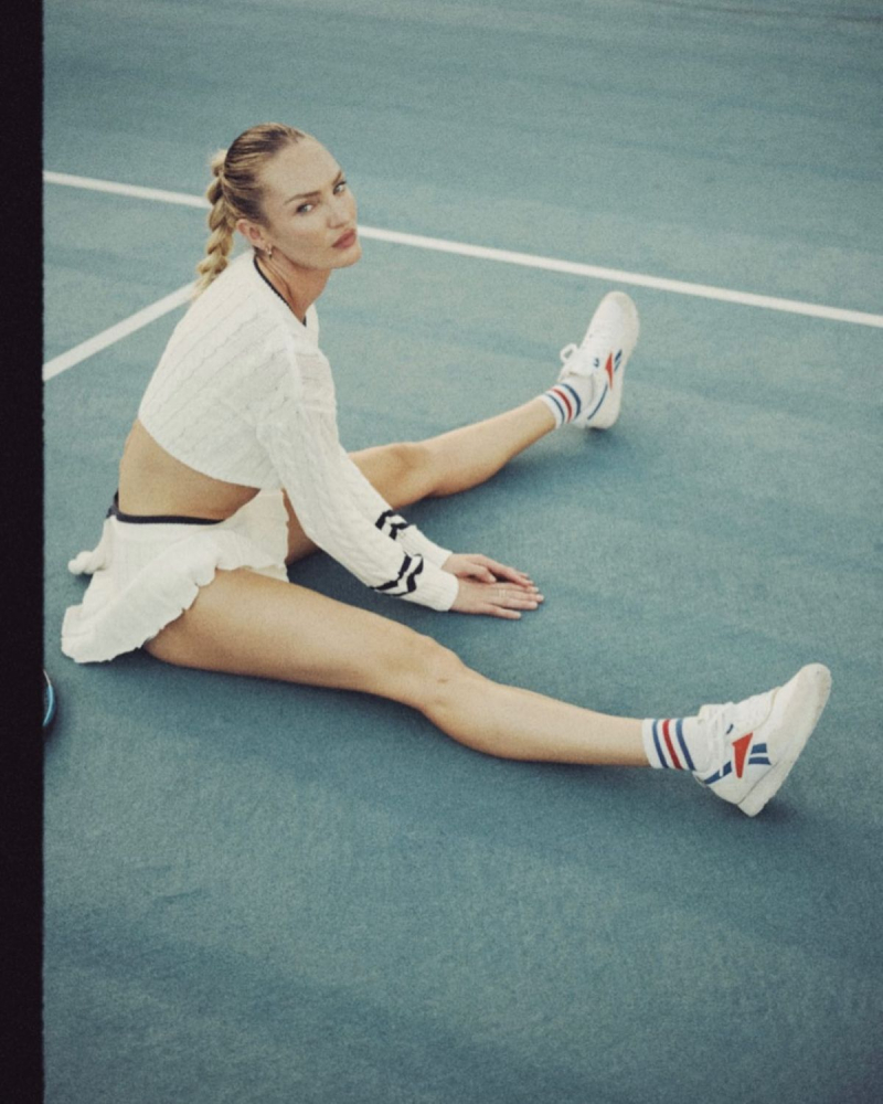 Candice Swanepoel tenis kortunda fotoğraf çekimlerinde