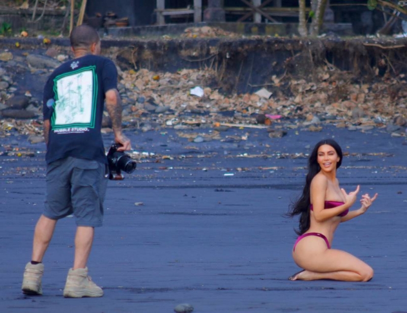Kim Kardashian mor mayo ile Bali'de