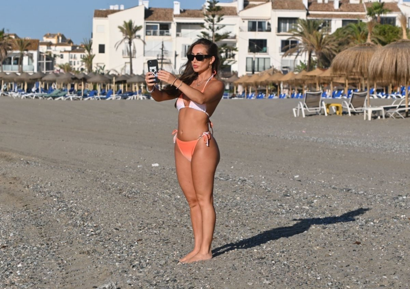 Lauryn Goodman bikiniyle Marbella'da