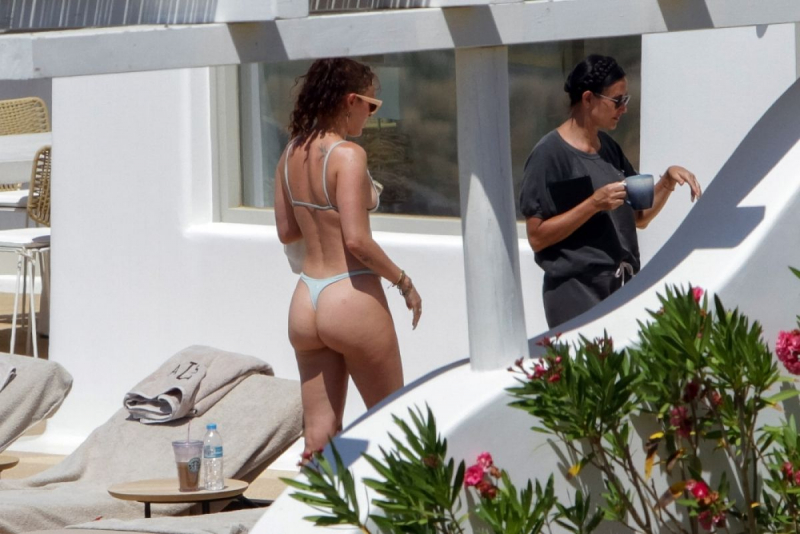 Rumer Willis tanga bikini ile Mykonos'ta