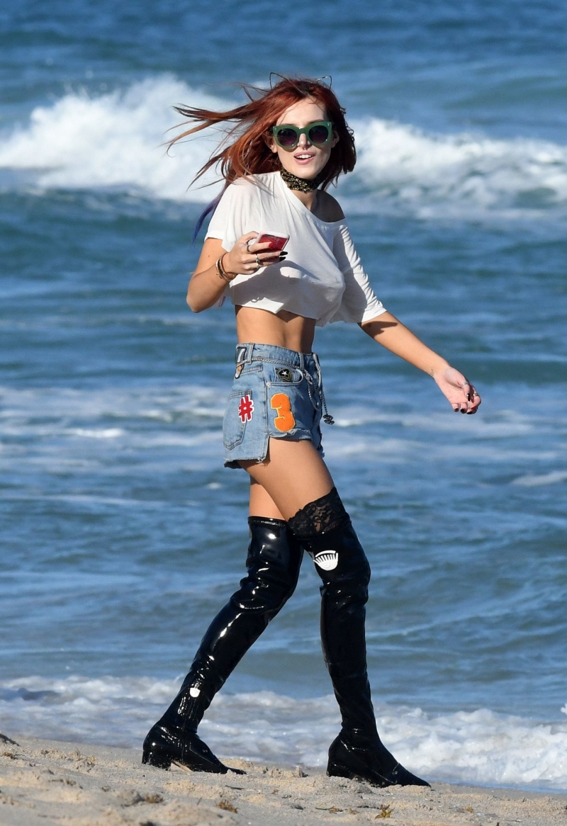 Bella Thorne Miami plajında