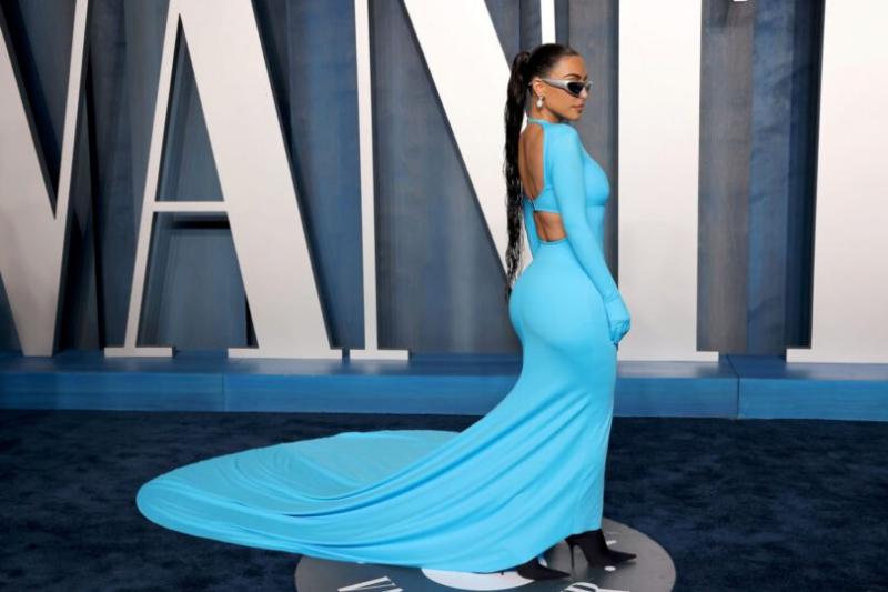 Kim Kardashian Vanity Fair Oscar Parti etkinliğinde