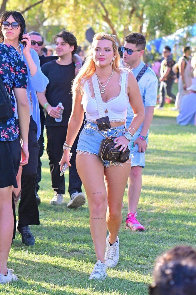 Bella Thorne Coachella Valley festivalinde