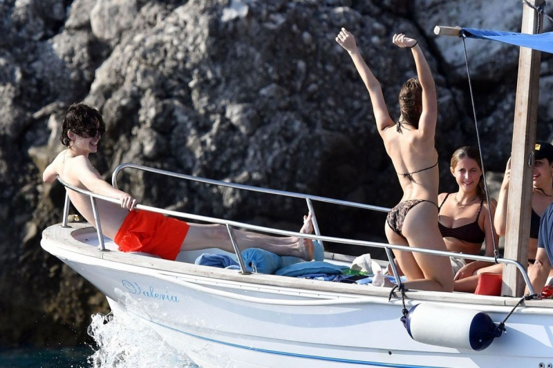 Lily-Rose Depp bikini ile İtalya'da