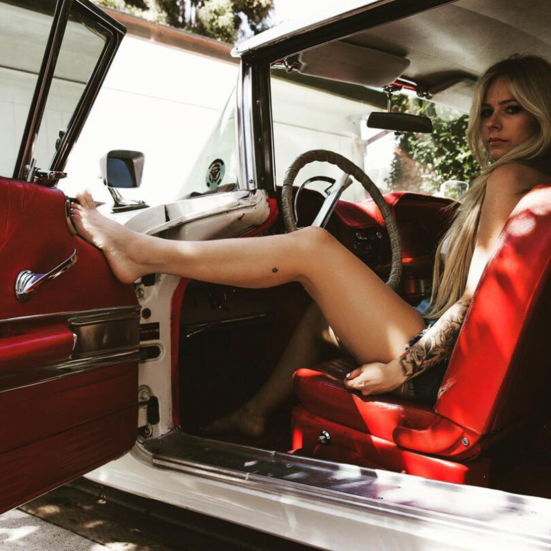 Avril Lavigne fotoğraf çekimlerinde