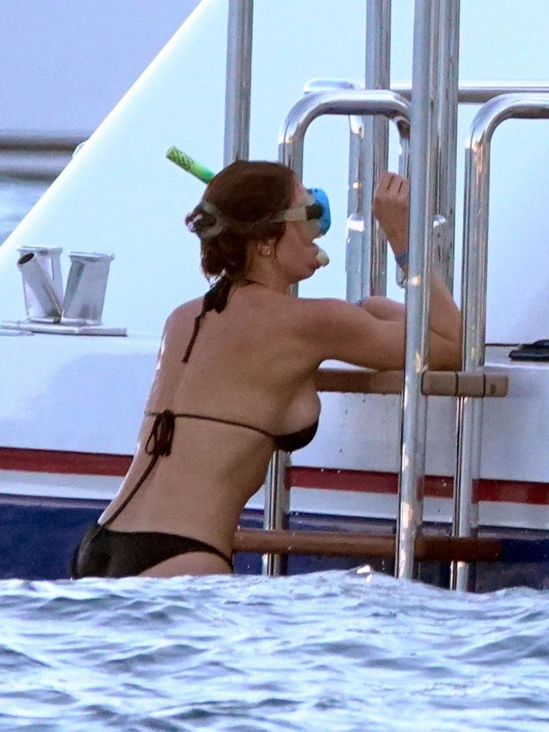 Katharine McPhee siyah bikiniyle