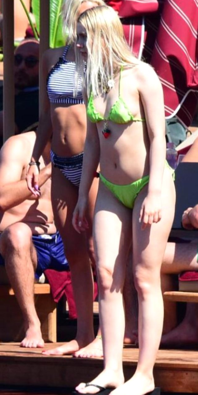 Aleyna Tilki yeşil bikiniyle