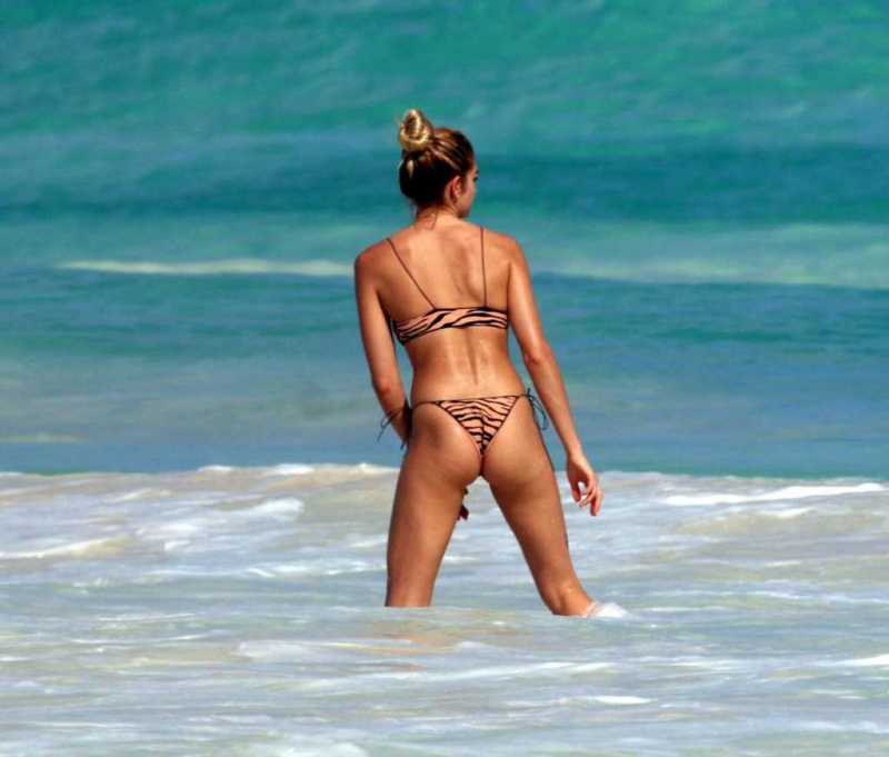 Shayna Taylor bikini ile Meksika'da