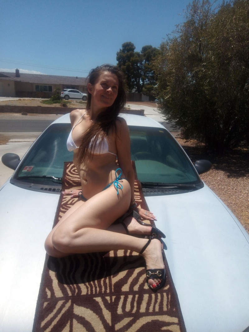 Alicia Arden bikiniyle Las Vegas'ta