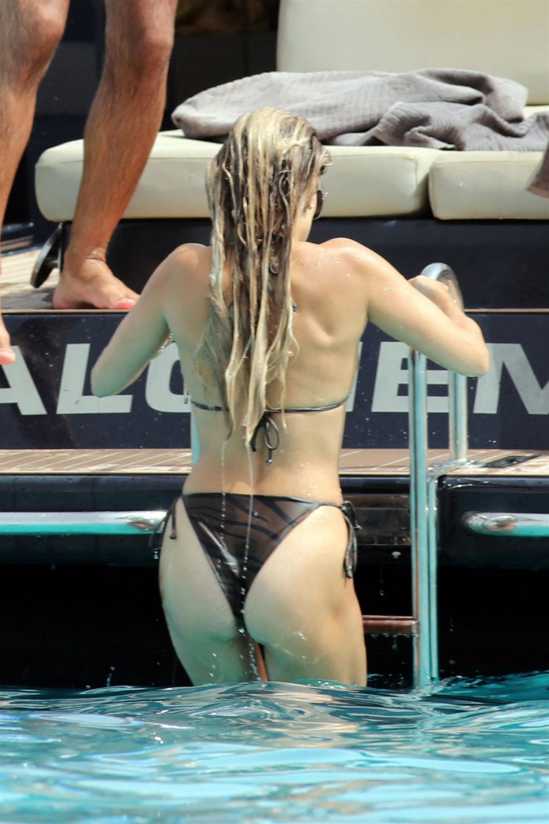 Sylvie Meis bikiniyle Formentera'da botta