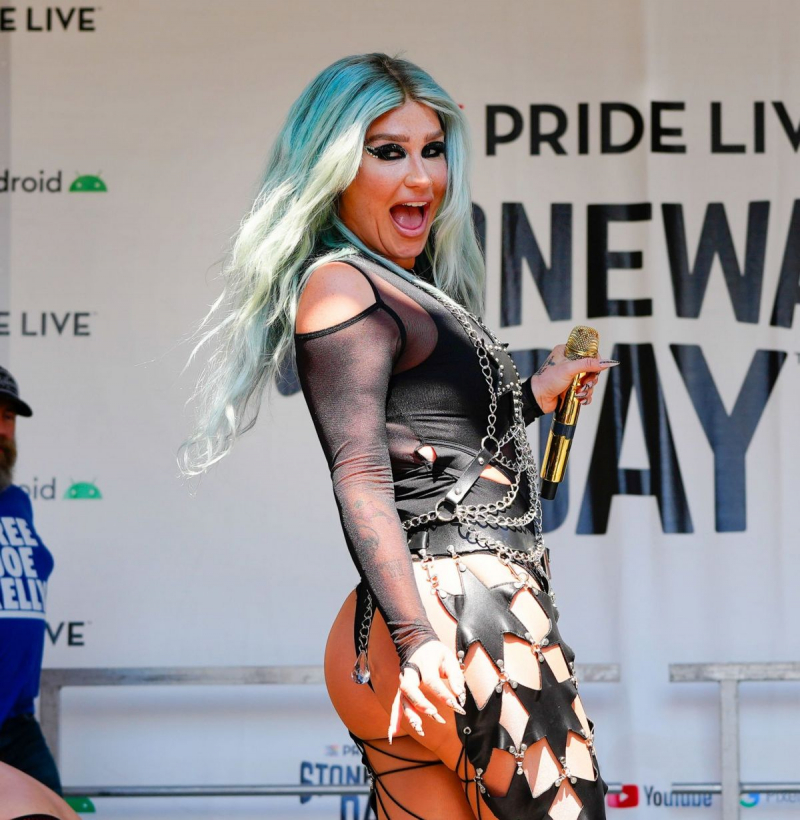 Kesha 'Pride Live Stonewall Day' etkinliğinde