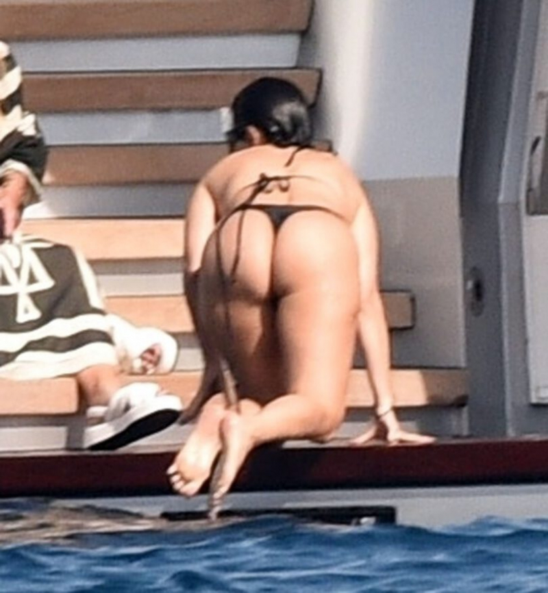 Kourtney Kardashian bikiniyle Portofino'da
