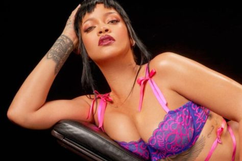 Rihanna Savage X Fenty ürünlerinin tanıtımında