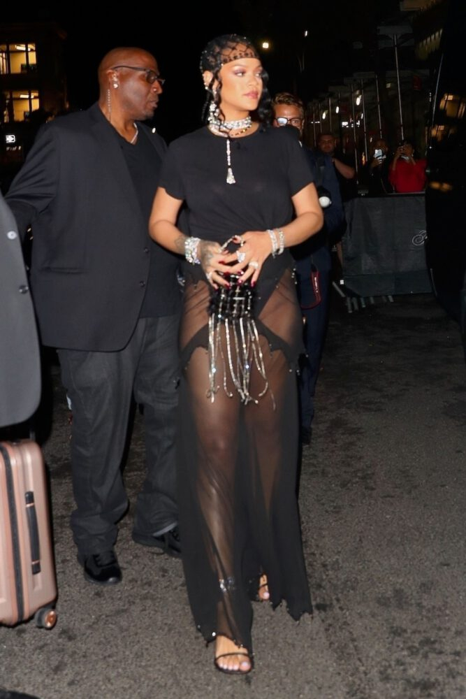 Rihanna transparan kostümle Met Gala'da