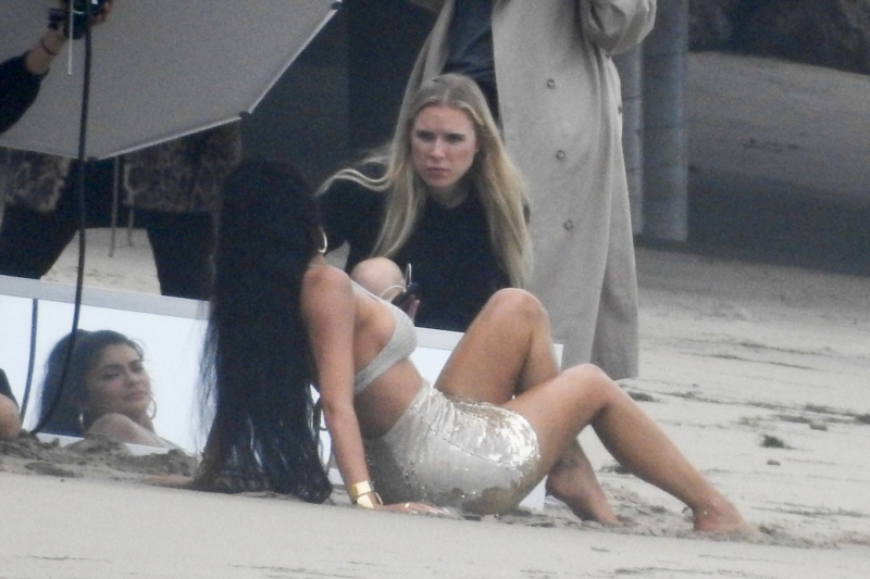 Kylie Jenner Malibu çekimlerinde