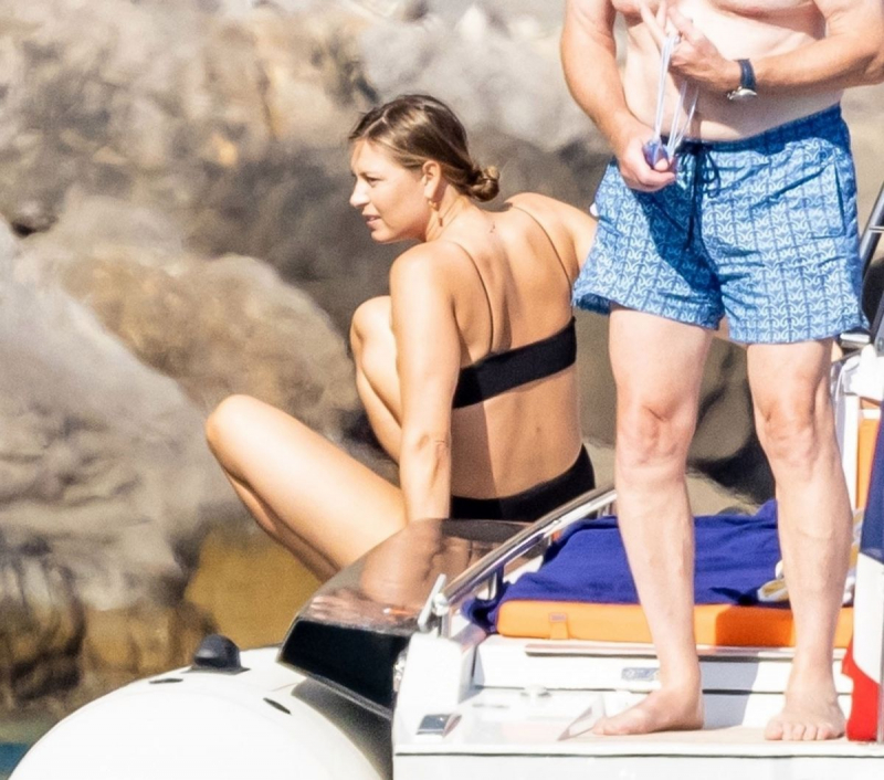 Maria Sharapova siyah bikiniyle Nerano'da botta