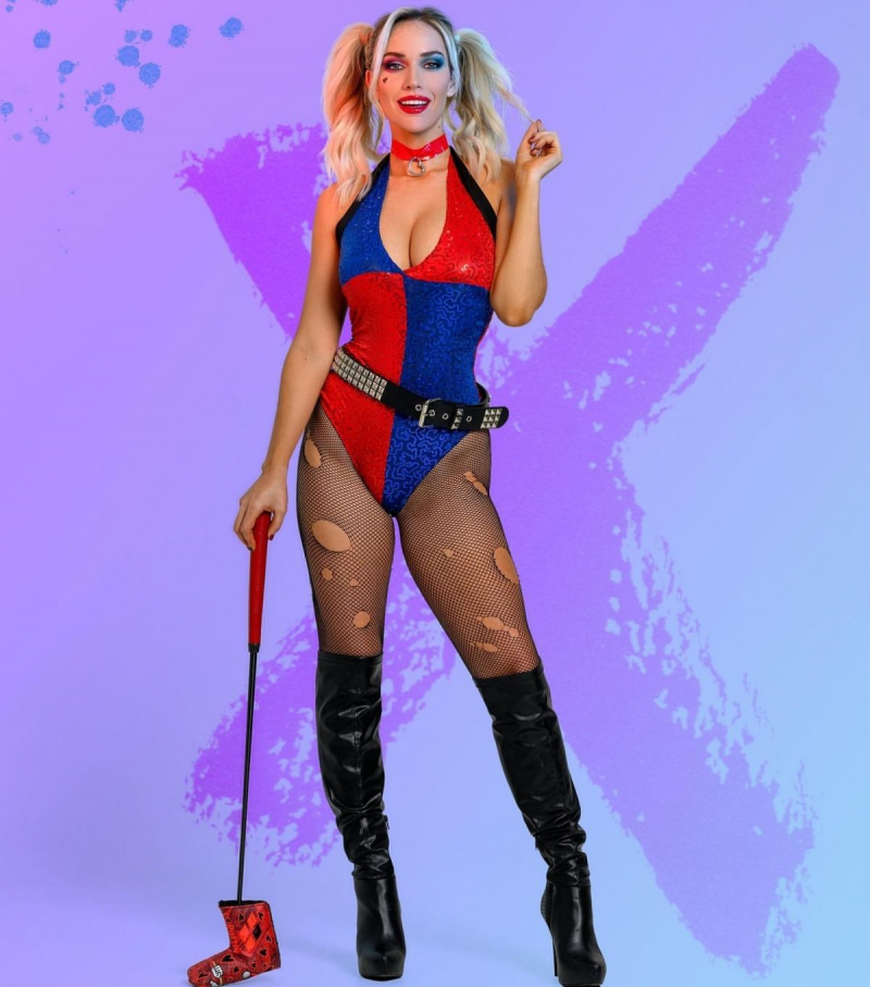 Paige Spiranac Cadılar Bayramı kostümüyle