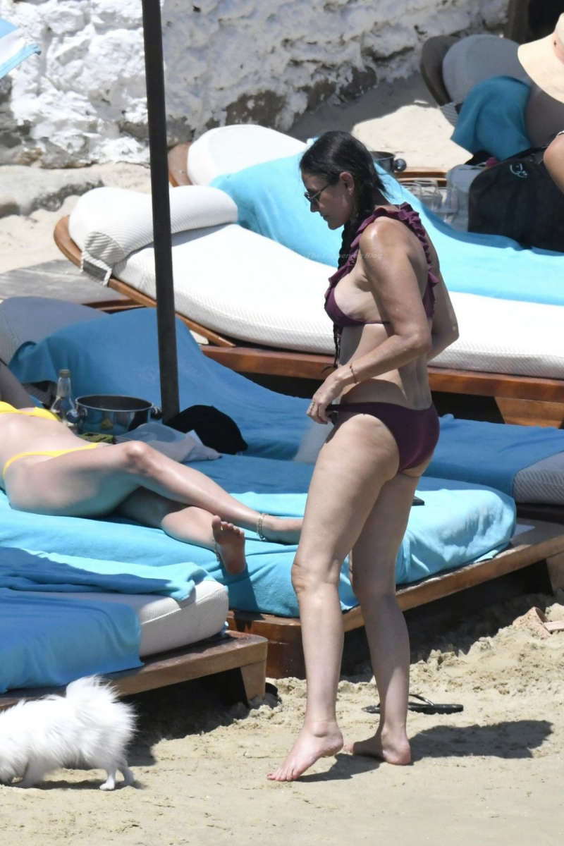 Rumer Willis ve Demi Moore bikini ile Mykonos plajında