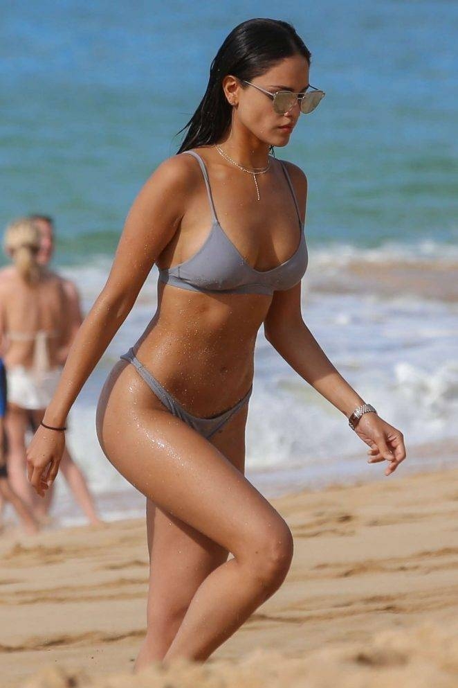 Eiza Gonzalez bikini ile Hawaii plajında 