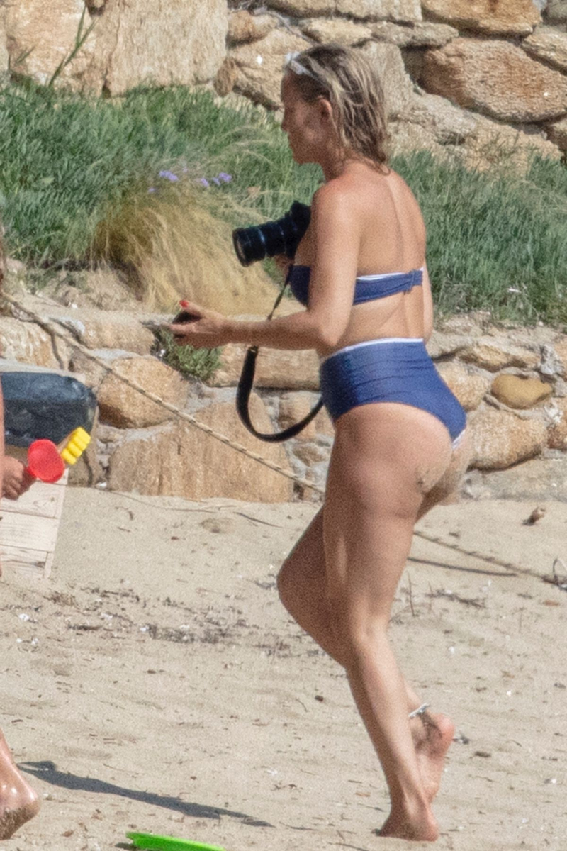Kate Hudson bikini ile Skitahos Adası'nda