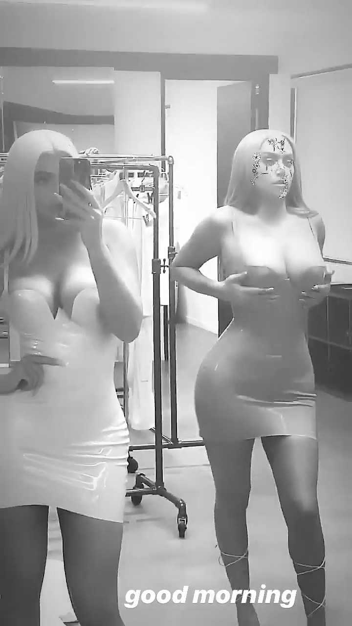 Kylie Jenner turuncu bikini ile fotoğraf çekimlerinde 21/01/2021