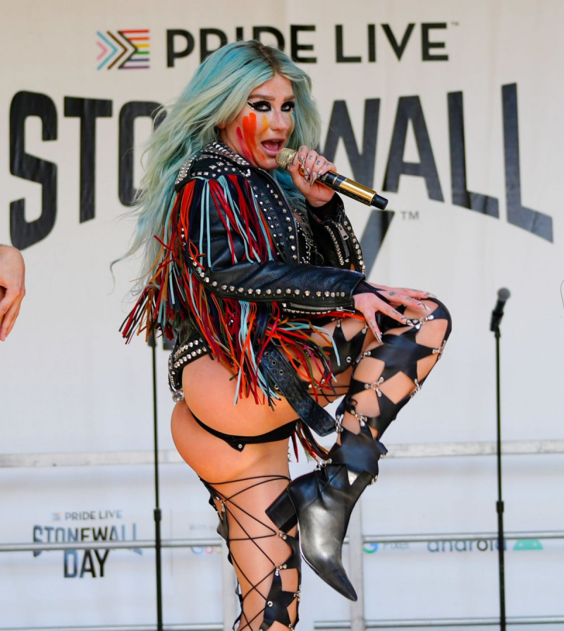 Kesha 'Pride Live Stonewall Day' etkinliğinde