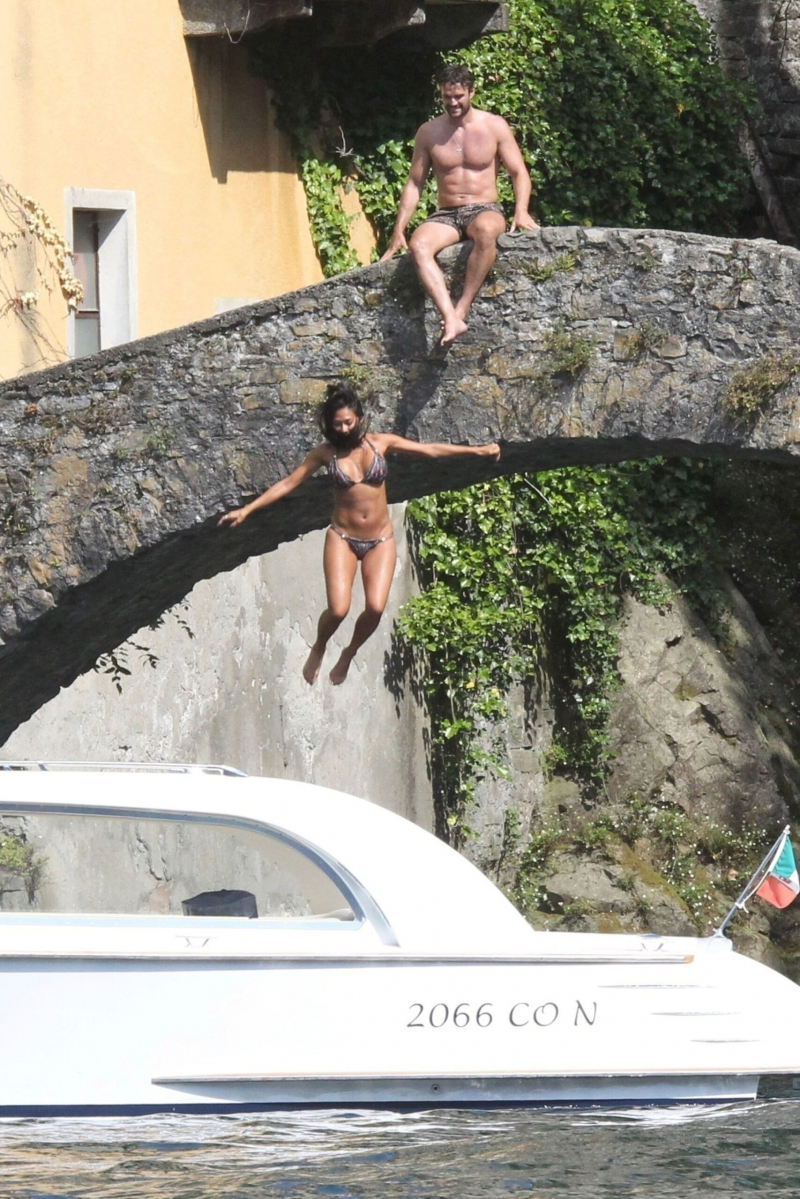 Nicole Scherzinger bikiniyle İtalya'da