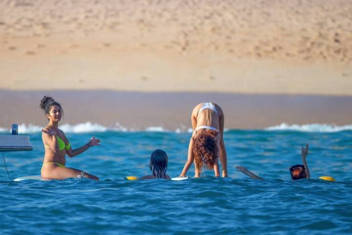 Sarah Hyland bikini ile Cabo San Lucas'da