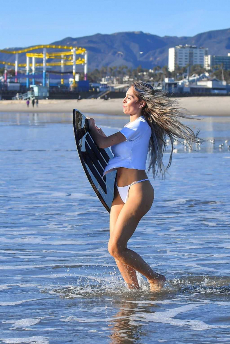 Farrah Abraham beyaz bikini ile Santa Monica'da