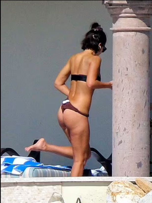 Jessica Alba bikiniyle Cabo San Lucas'da
