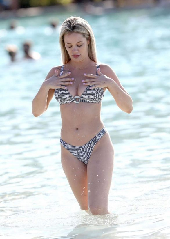 Jessika Power bikini ile plajda