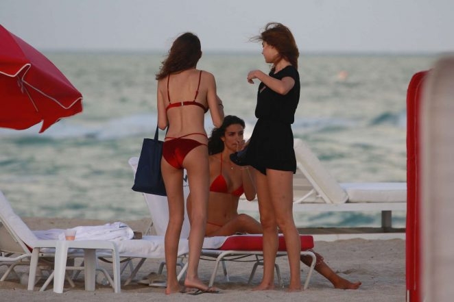 Olesya Senchenko Miami plajında