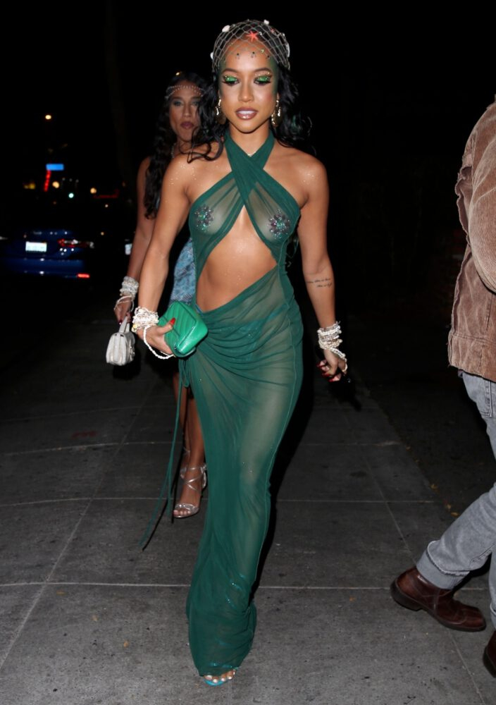Karrueche Tran yeşil transparan elbiseyle Los Angeles'ta