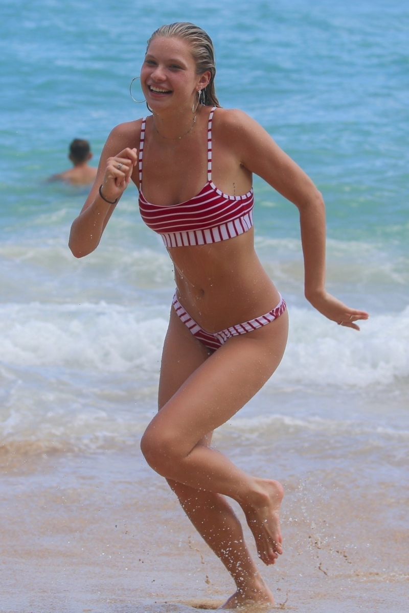 Josie Canseco tanga bikini ile Honolulu plajında