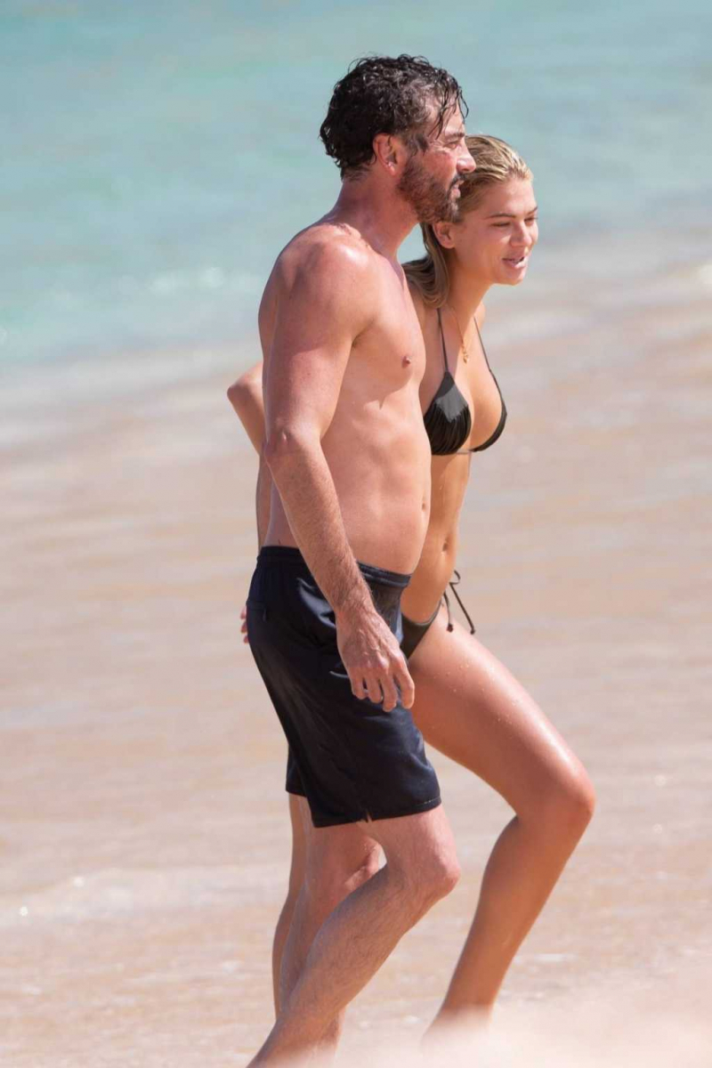 Megan Blake Irwin siyah bikini ile Cabo San Lucas'da