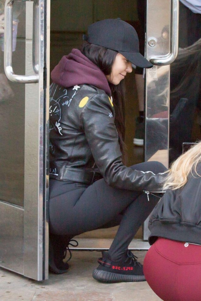 Kourtney Kardashian taytla sokakta
