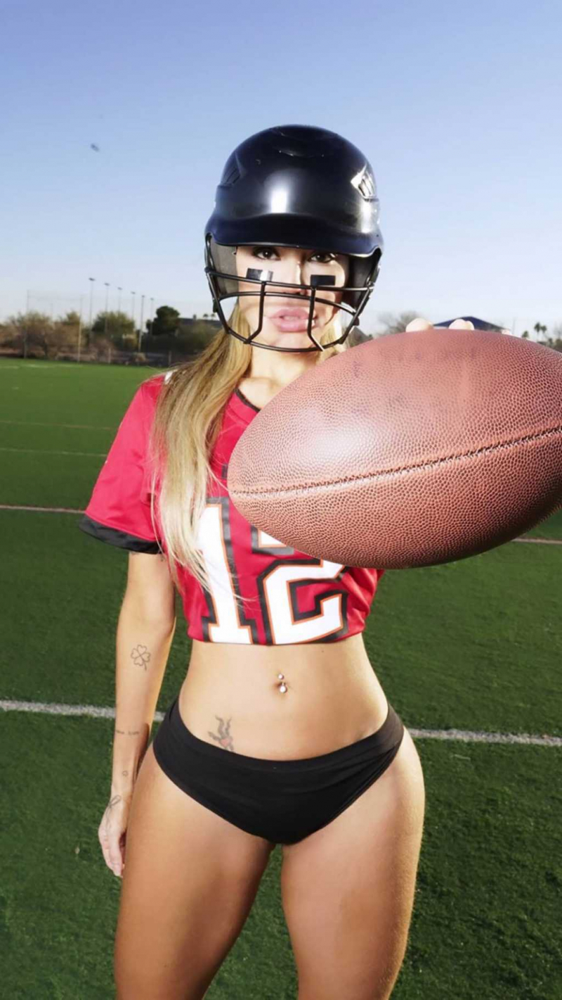 Liziane Gutierrez Miami'de Super Bowl çekimlerinde 
