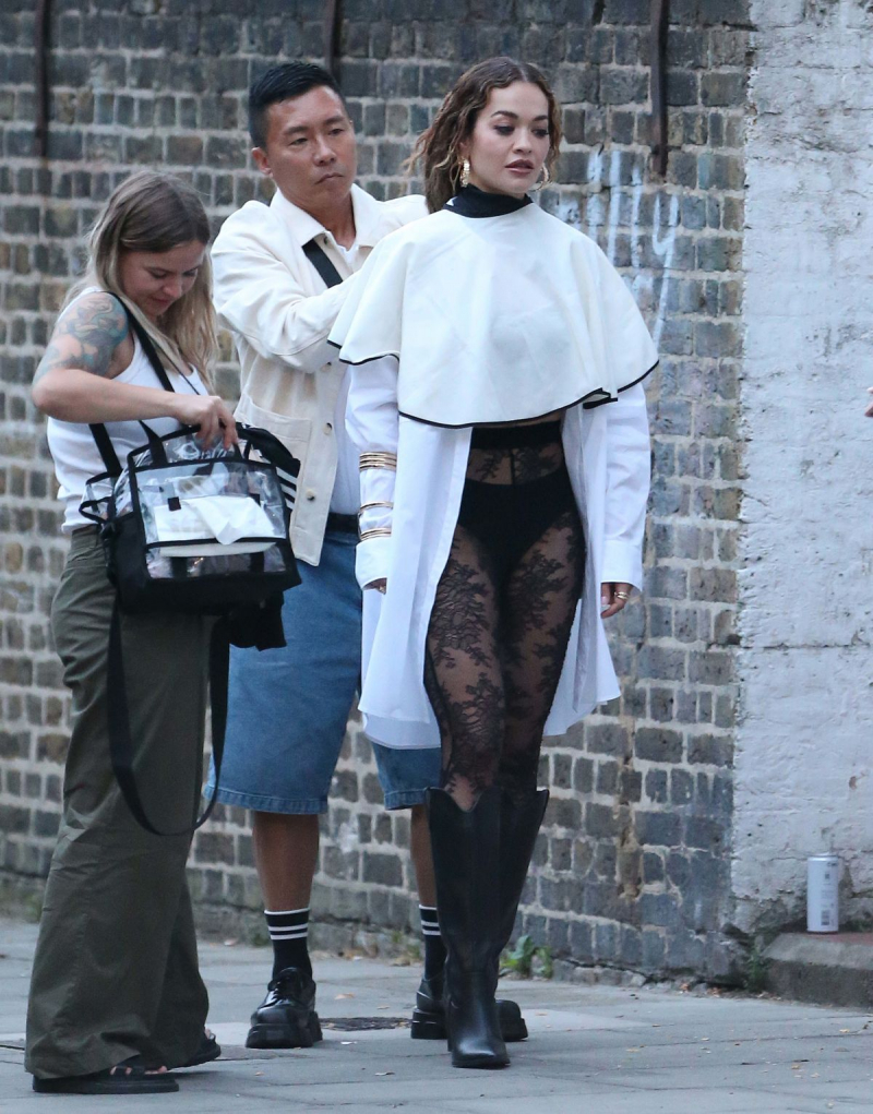 Rita Ora Notting Hill'de çekimlerde