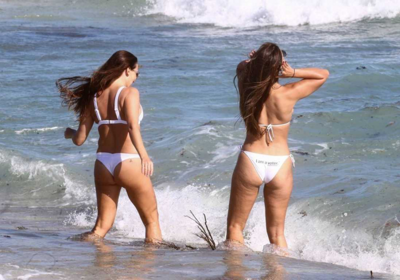 Brooks Nader beyaz bikini ile Miami plajında 02/01/2021