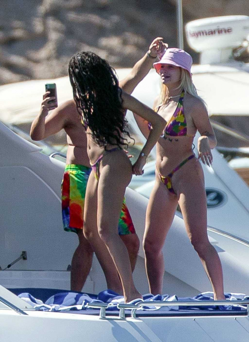 Lottie Moss renkli bikini ile Cabo San Lucas'da botta