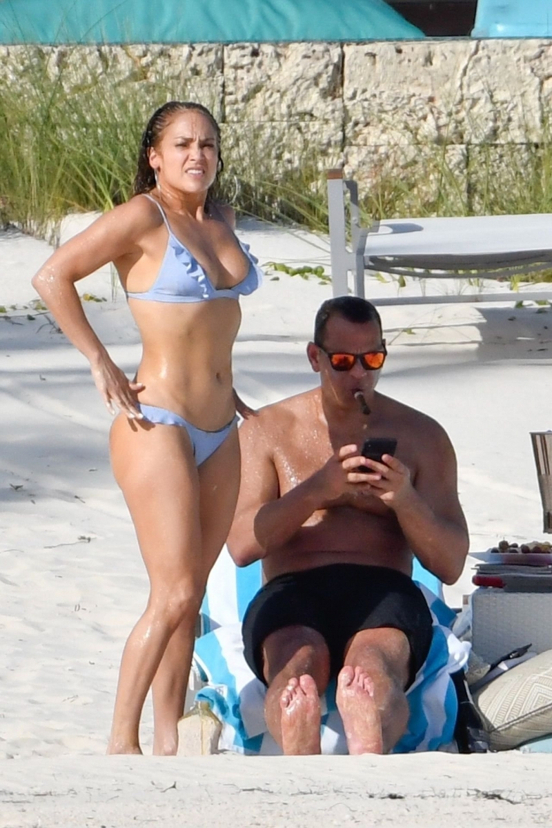 Jennifer Lopez mavi bikini ile