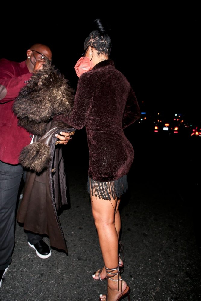 Rihanna mini elbise ile Batı Hollywood'da 13/04/2021