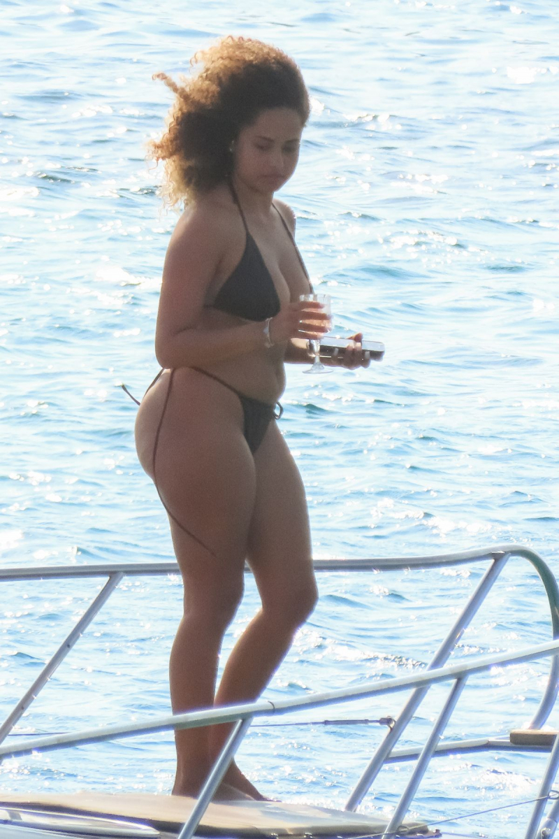 Amber Rose Gill bikiniyle Mykonos'ta.